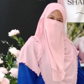 Azierah, Babysitter in Telok Panglima Garang
