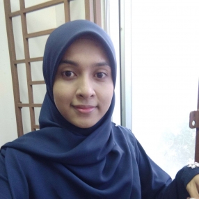 Khairunnisa, Pengasuh di Banting