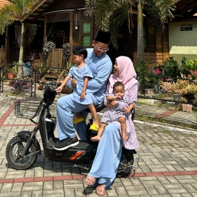 A, Family in Lunas