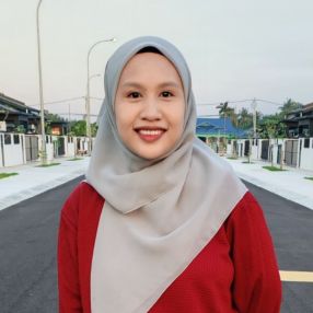 Zuhra, Babysitter in Puchong