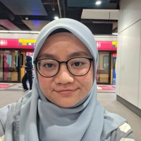 Akma, Pengasuh di Dengkil