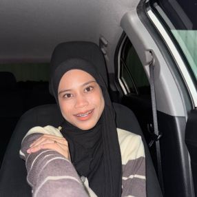 Ainin, Pengasuh di Shah Alam
