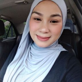 Sarina, Pengasuh di Labuan