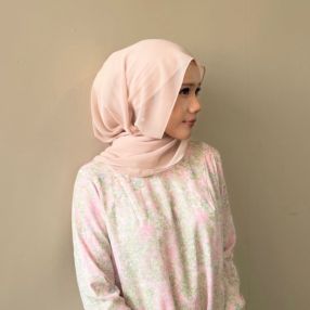 Jalina, Pengasuh di Banting