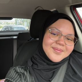 Nur Ainaa Hazwani, Pengasuh di Nilai