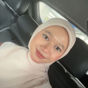 Alyiah, Pengasuh di Pekan Nanas