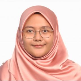 Azilah, Pengasuh di Telok Panglima Garang