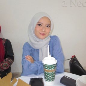 Aina, Pengasuh di Bandar Puncak Alam