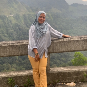 Azie, Pengasuh di Tasek Gelugor