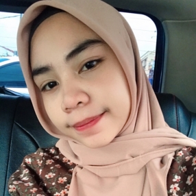 Dinie, Pengasuh di Port Klang