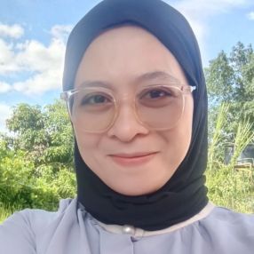 Siti, Pengasuh di Pasir Mas