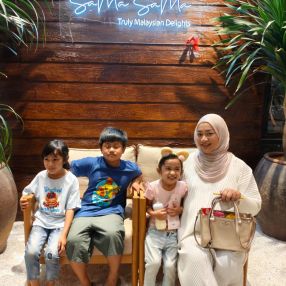 Noor, Family in Ampang