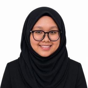 Helena, Pengasuh di Senai