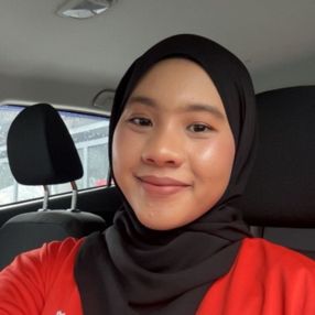 Farah, Pengasuh di Batu Caves