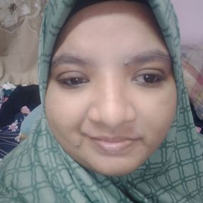 Raihana, Pengasuh di Jelutong