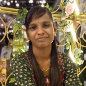 Risikha, Babysitter in Kulai