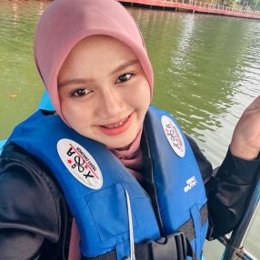 Azizah, Babysitter in Seremban