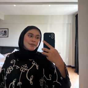 Fazlinah, Pengasuh di Dengkil
