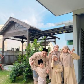 Ruzy, Keluarga di Puchong