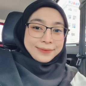 Amira, Pengasuh di George Town