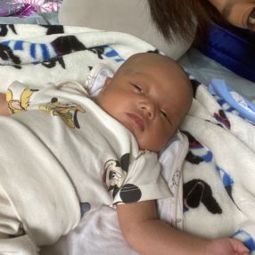 Airis, Babysitter in Tambunan