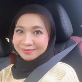 Nora, Babysitter in Klang