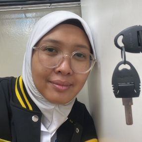 Sari, Babysitter in Telok Panglima Garang
