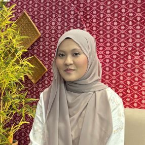 Nur Ain, Babysitter in Paka