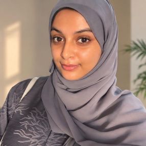 Sarah, Pengasuh di Seri Kembangan