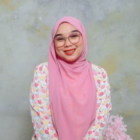 Nurul Izzah, Babysitter in Masai