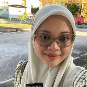 Aina, Pengasuh di Bestari Jaya