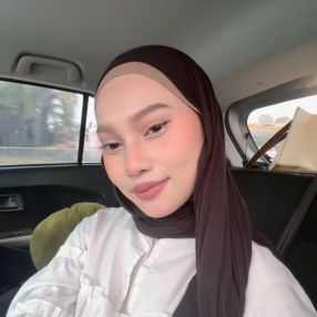 Nur, Babysitter in Rawang