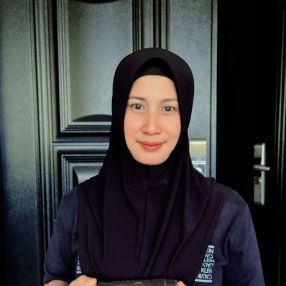 Azalina, Pengasuh di Taiping