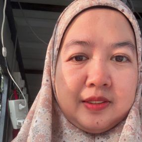 Azfieda, Babysitter in Merlimau