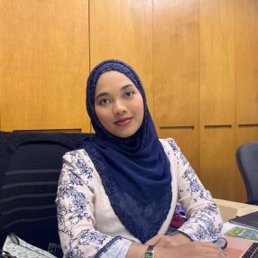 Nuha, Pengasuh di Dengkil