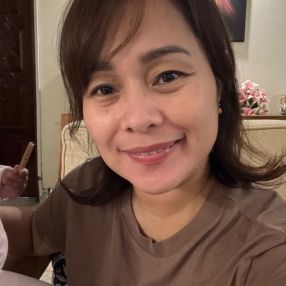 Mary Flor, Babysitter in Jenjarom