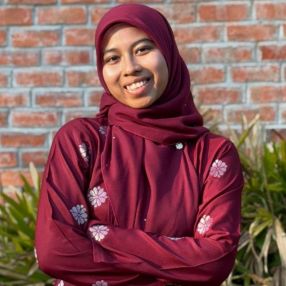 Aina, Pengasuh di Kepala Batas