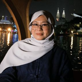 Afiqah, Pengasuh di Pelabuhan Klang