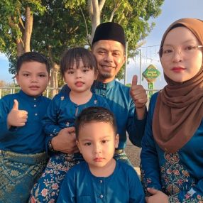 Josainie, Family in Puchong