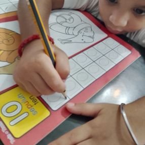 Vignes, Babysitter in Kajang