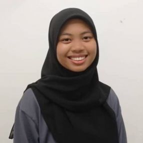 Nisrina, Pengasuh di Kajang
