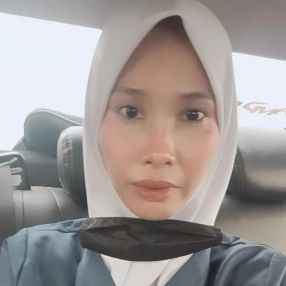 Nur Hamizah, Pengasuh di Parit Raja