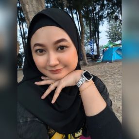 Farrah, Pengasuh di Melaka