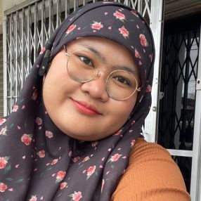 Izzah, Pengasuh di Bagan Serai