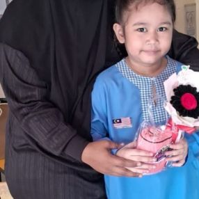 Sakina, Babysitter in Sandakan