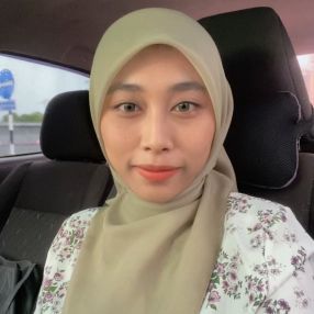 Ula, Babysitter in Muar