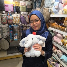 Nurdini, Babysitter in Gelang Patah