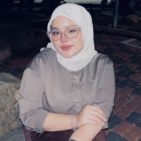 Dini, Pengasuh di Hulu Langat