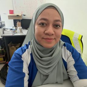 Siti muliati, Babysitter in Dengkil