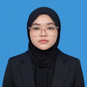 Afrina, Pengasuh di Wakaf Bharu